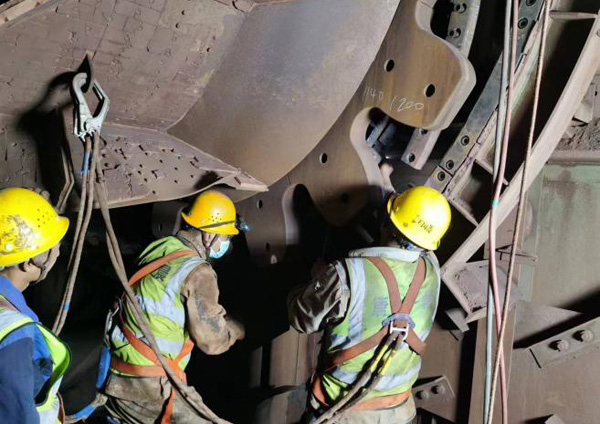 Sinter machine  tail bend track adjustment