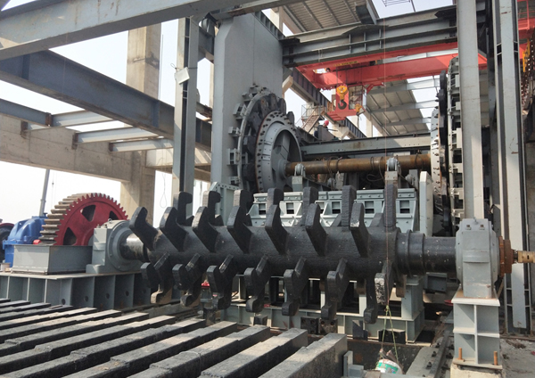 Sinter machine tail and single toothed roller crusher